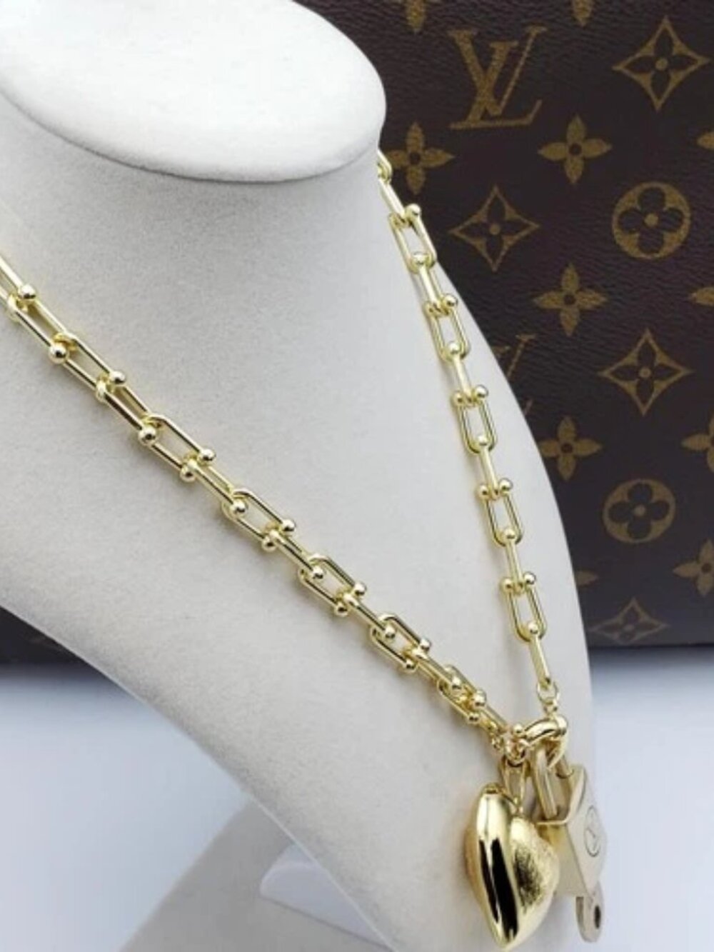 Gold-Plated Necklace with Authentic Louis Vuitton Padlock - Picture 3 of 9